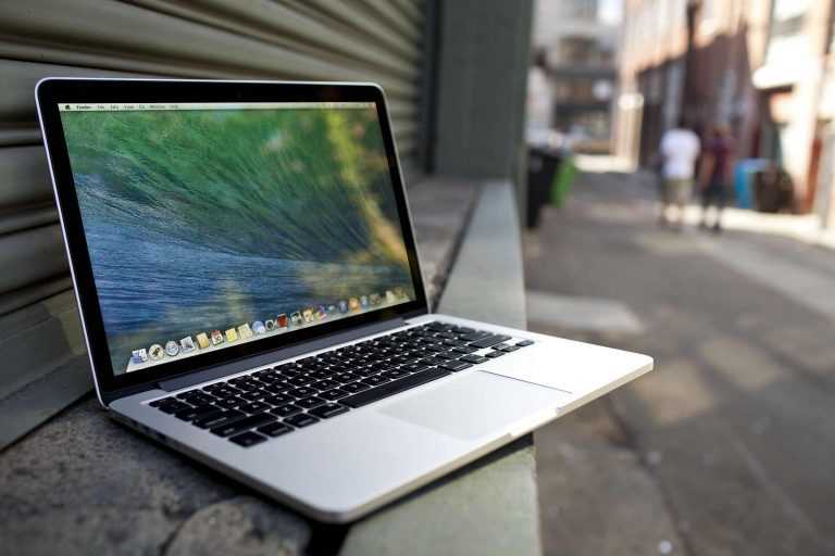 IQ Option разыгрывает новенький MacBook Pro!